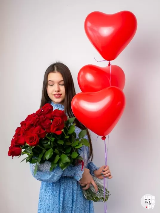 Розы и 3 шара Сердце
